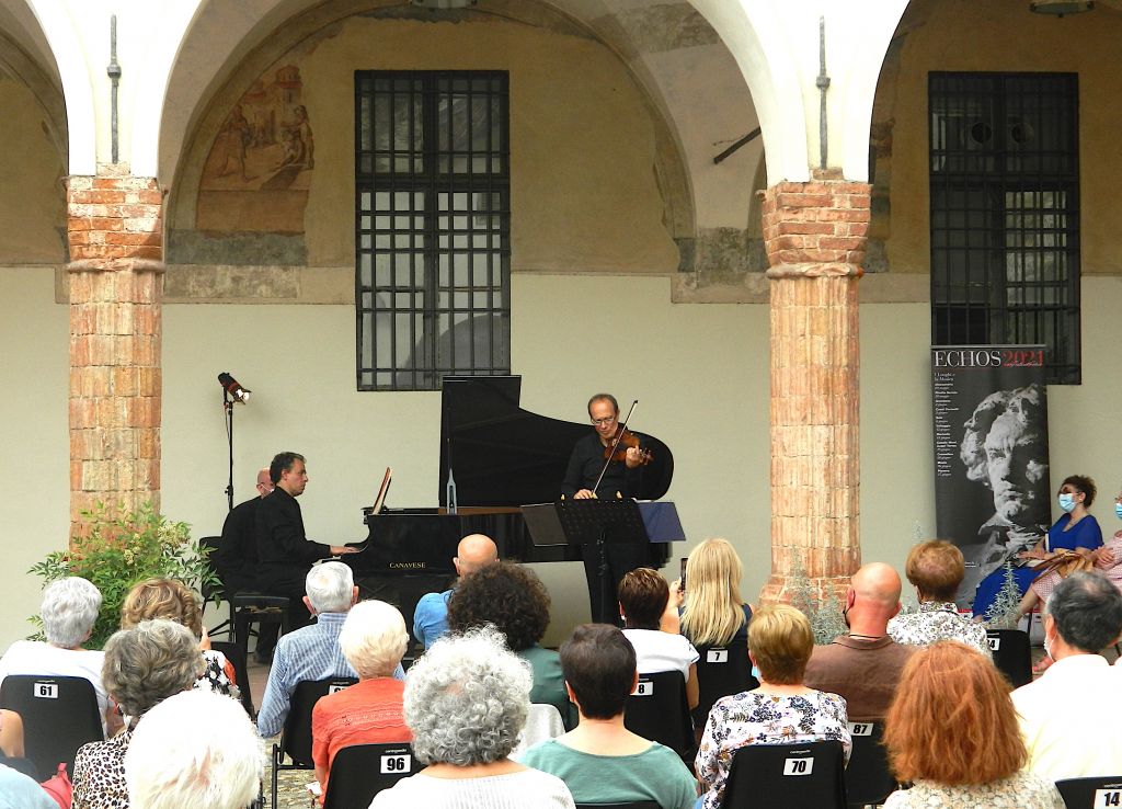 Standing ovation a Echos